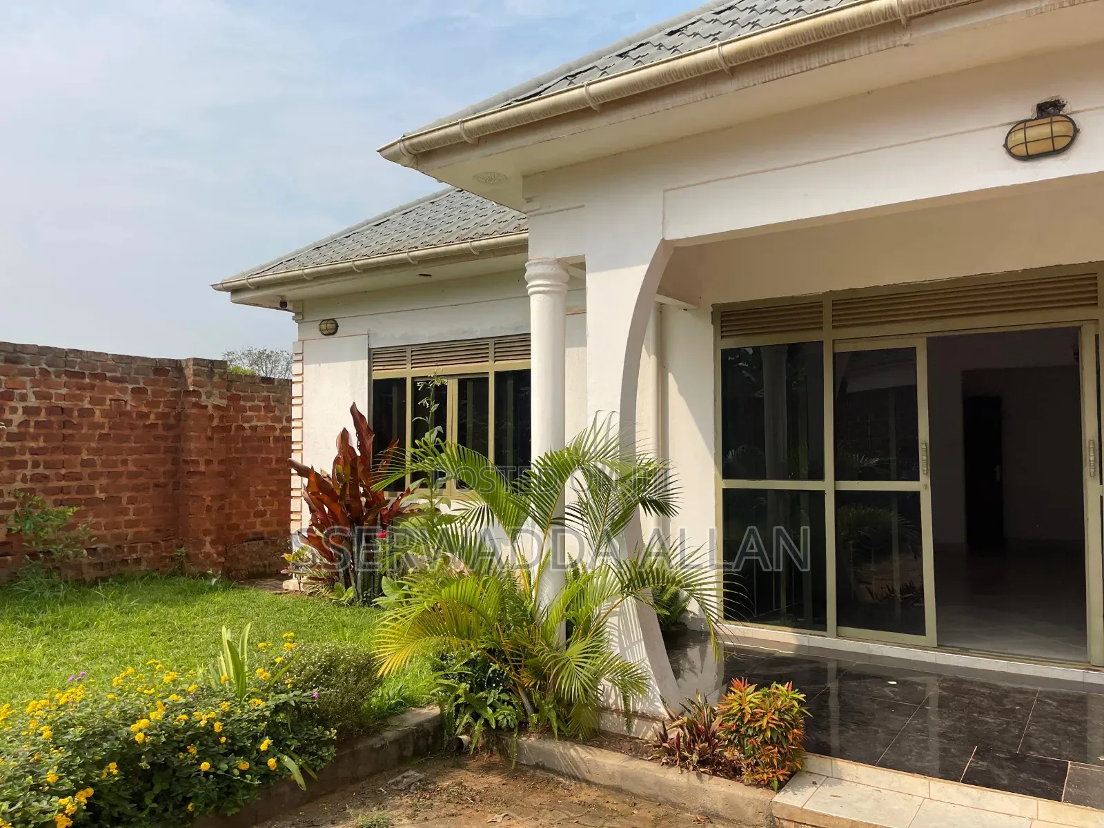 Furnished 4bdrm Bungalow in Busukuma for sale