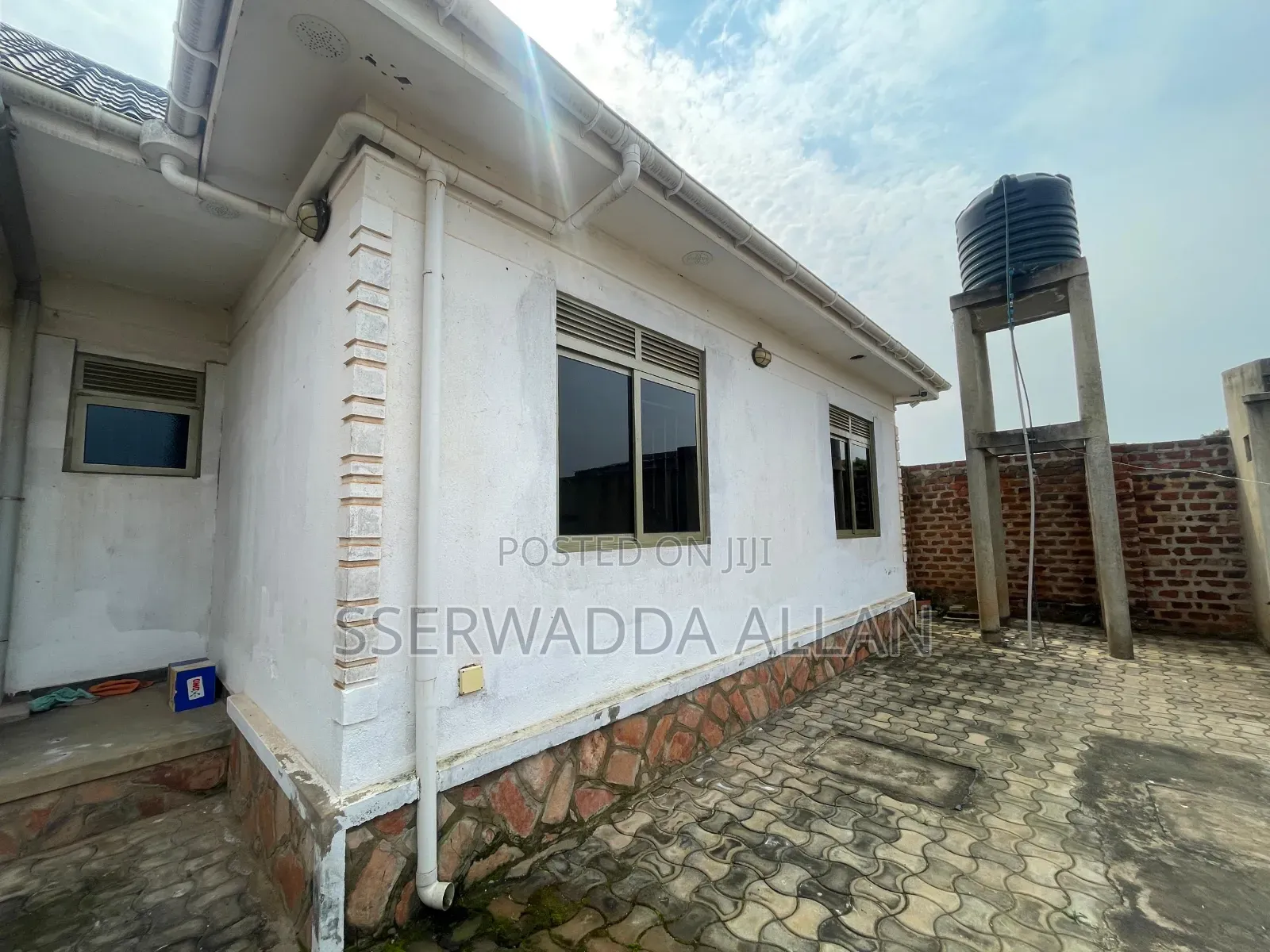 Furnished 4bdrm Bungalow in Busukuma for sale