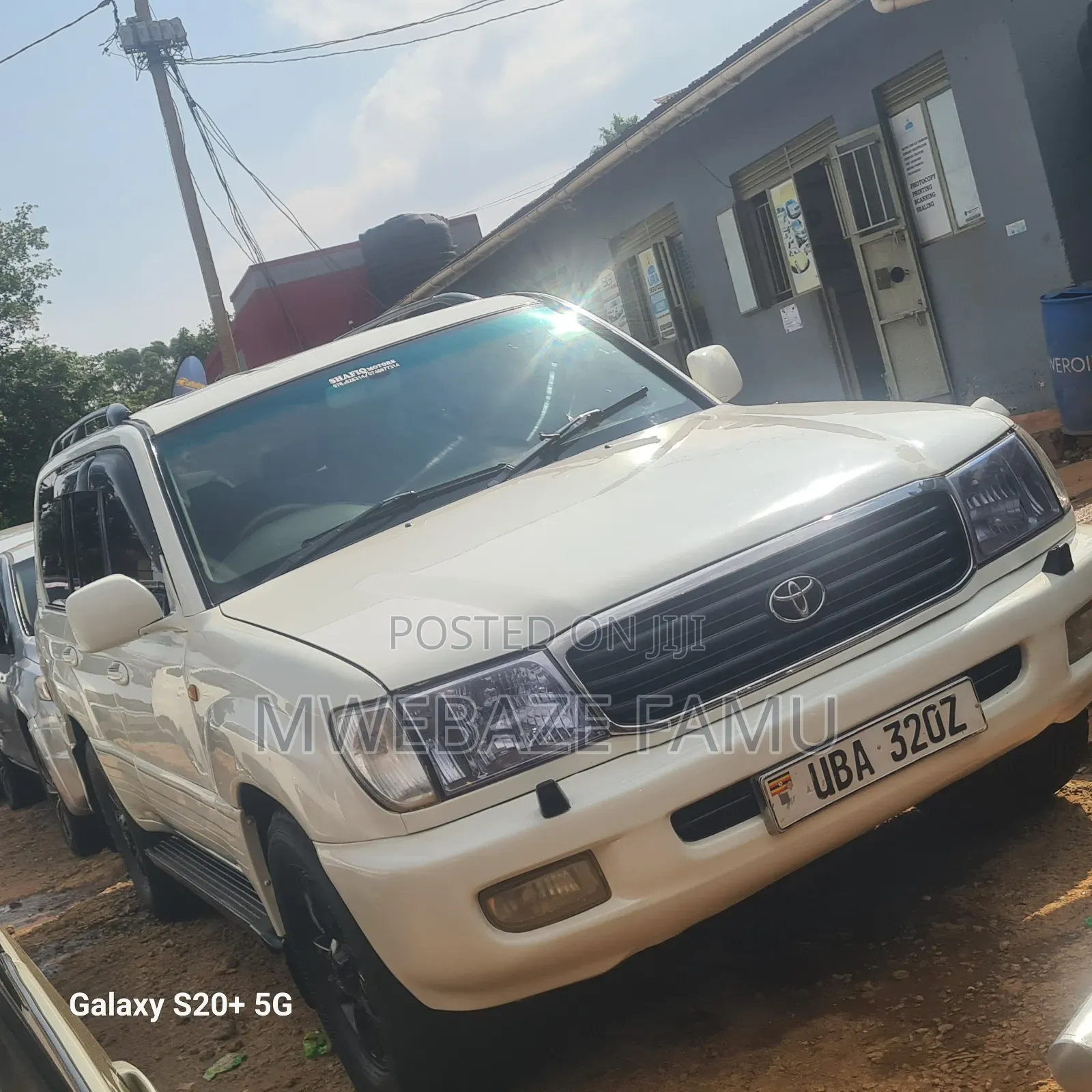 Toyota Land Cruiser 2001 White