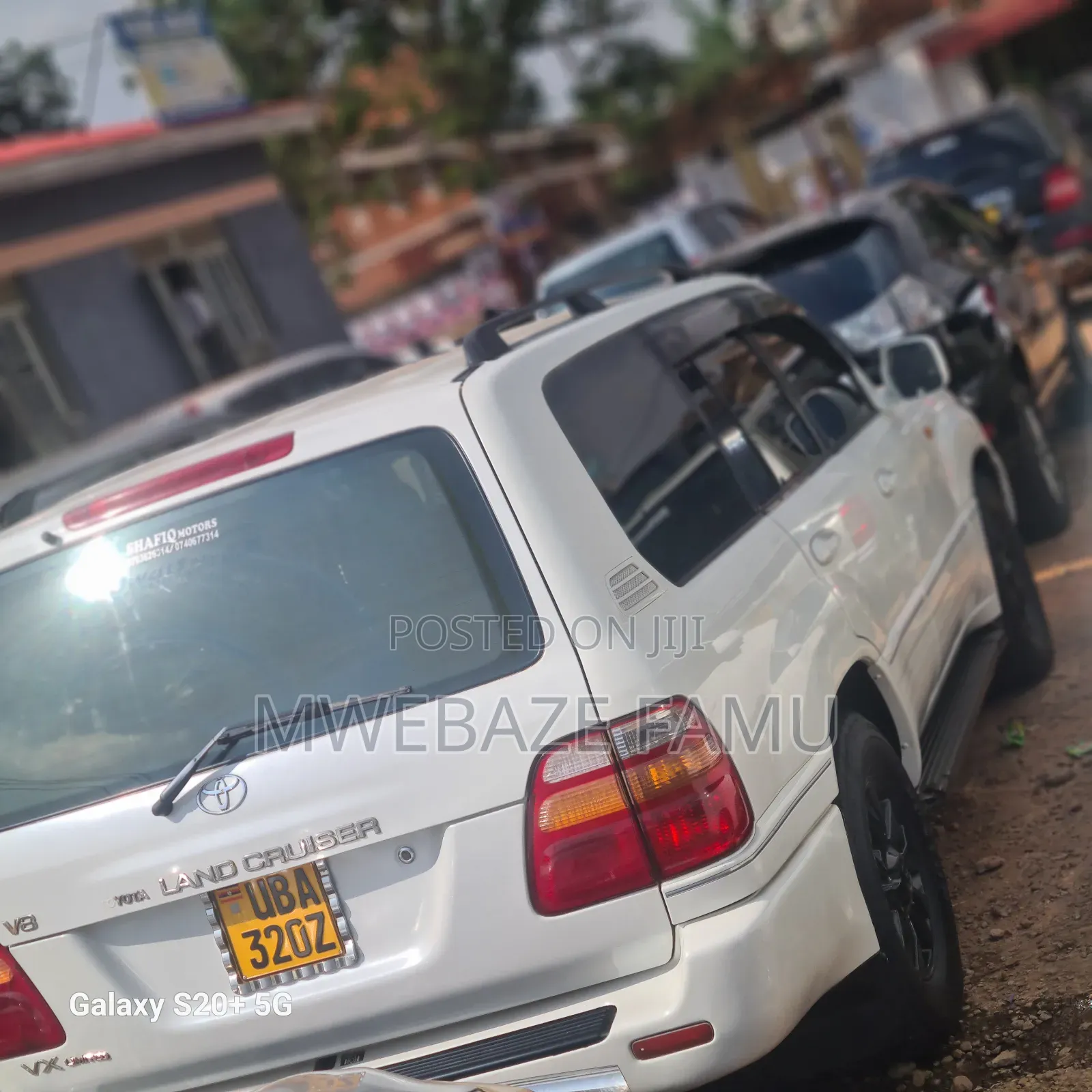 Toyota Land Cruiser 2001 White