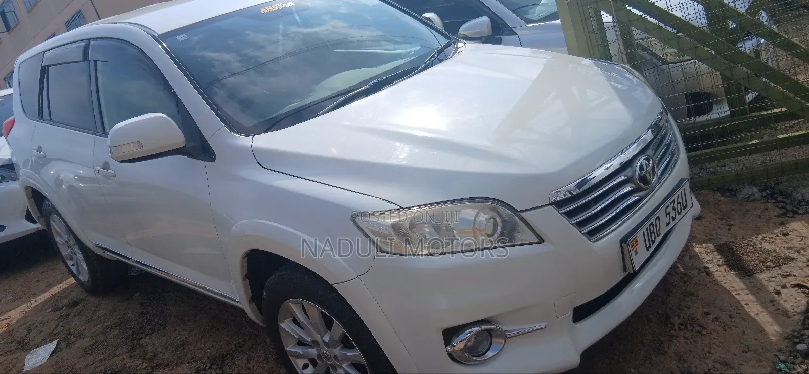 Toyota Vanguard 2010 White