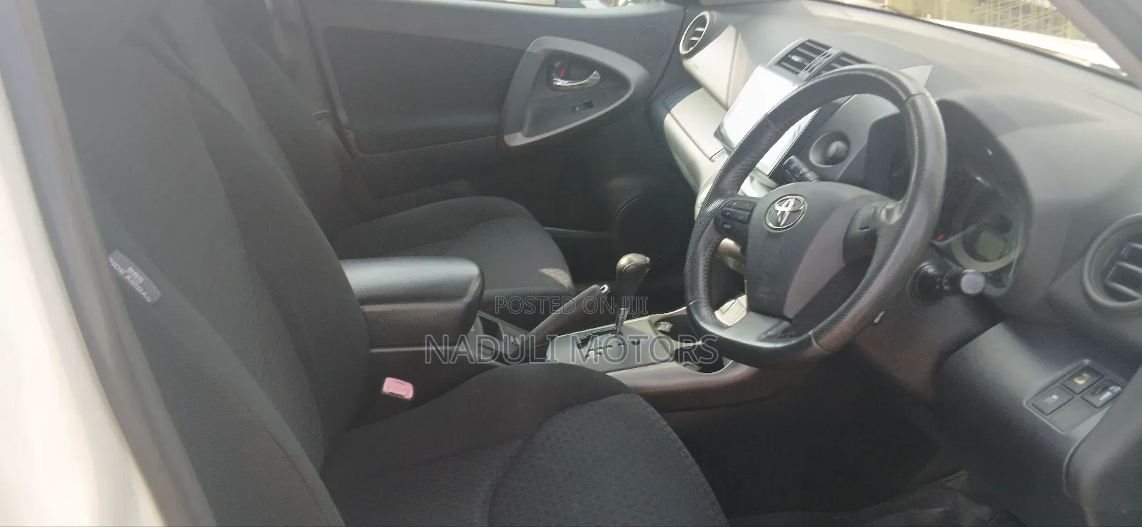 Toyota Vanguard 2010 White