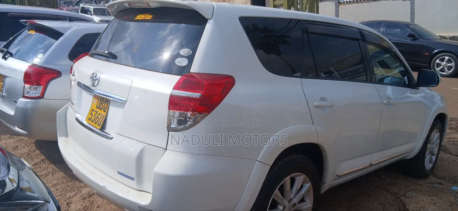 Toyota Vanguard 2010 White