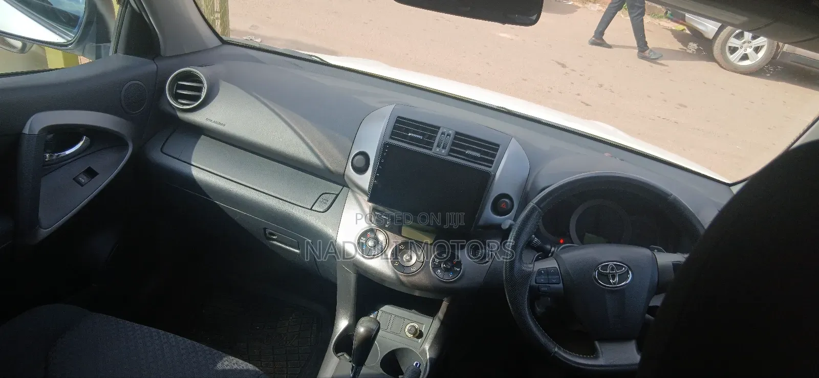 Toyota Vanguard 2010 White