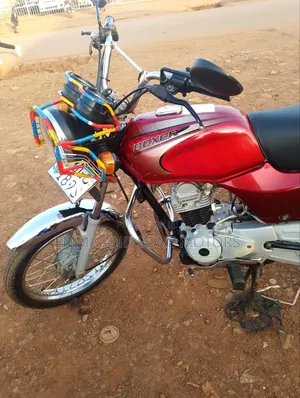 Bajaj Boxer 100 2024 Red