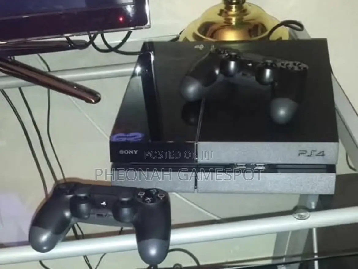 Ps4 Smooth and Powerful Console With 2 Controllers and 12 Games.
