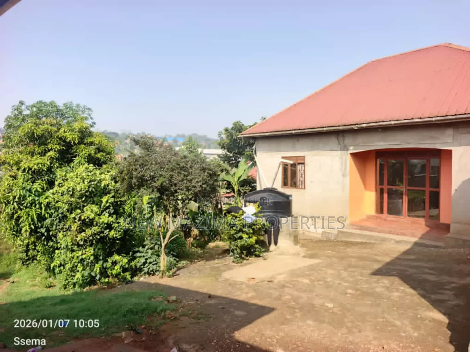 3bdrm Bungalow in Kyengera Masaka Rd, Central Division for sale