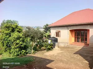 3bdrm Bungalow in Kyengera Masaka Rd, Central Division for sale