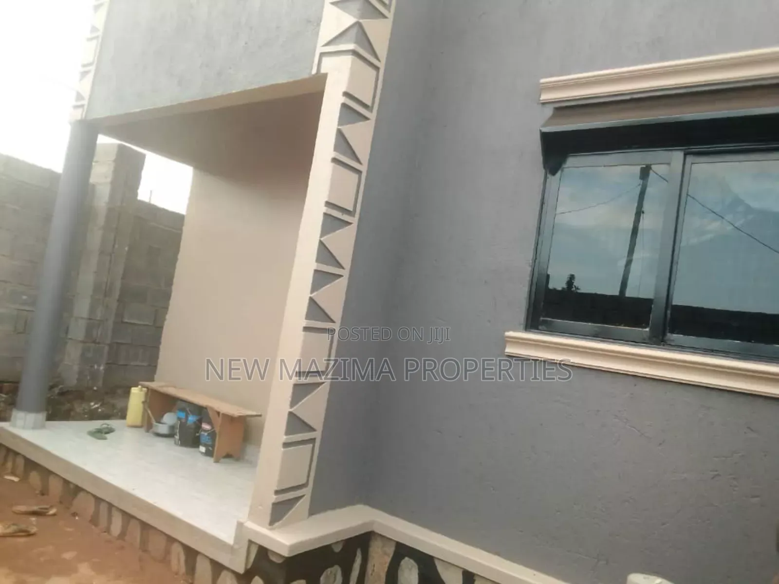 3bdrm House in Nkumba Ntebe Rd, Central Division for sale