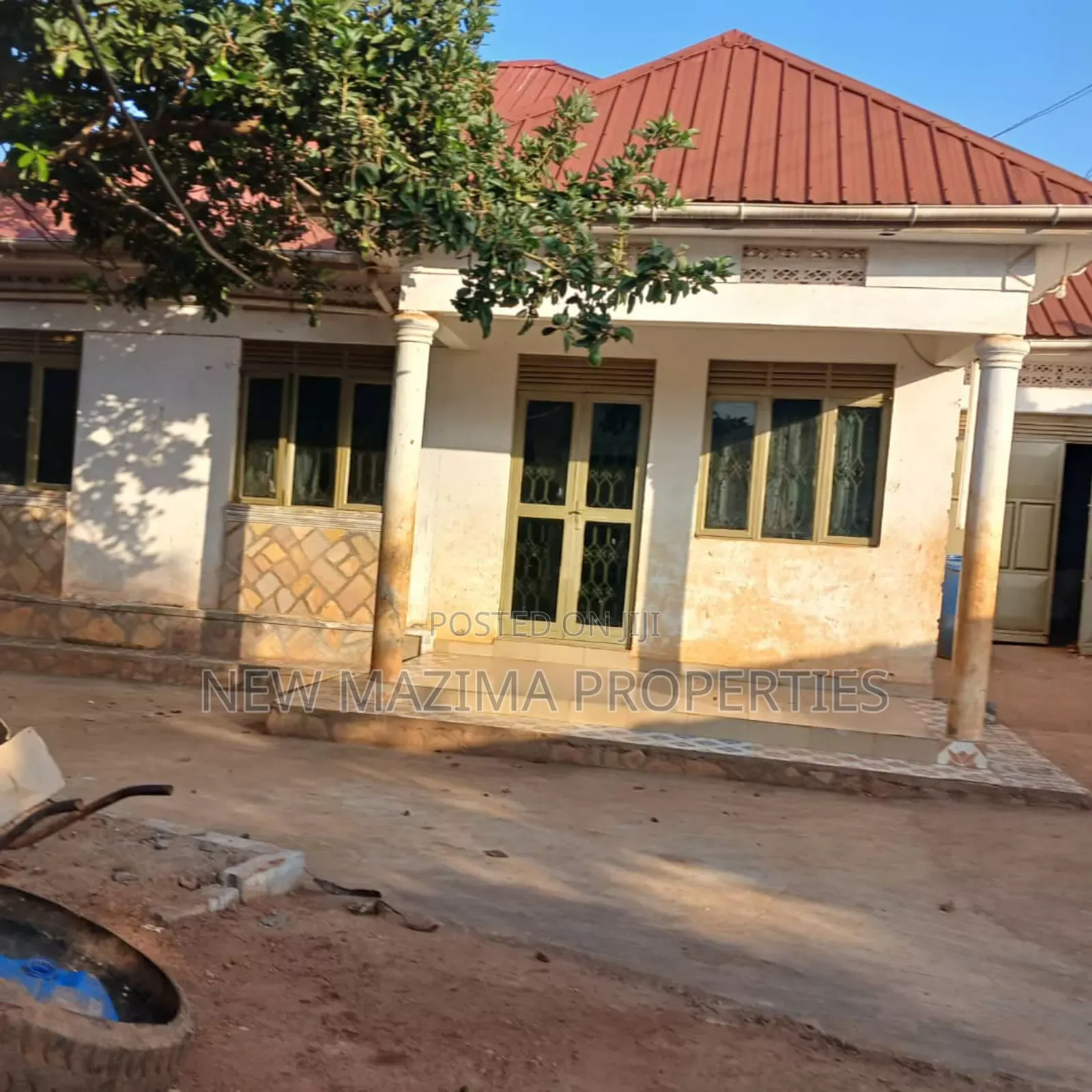 13bdrm Bungalow in Bwebajja Ntebe Rd, Central Division for sale