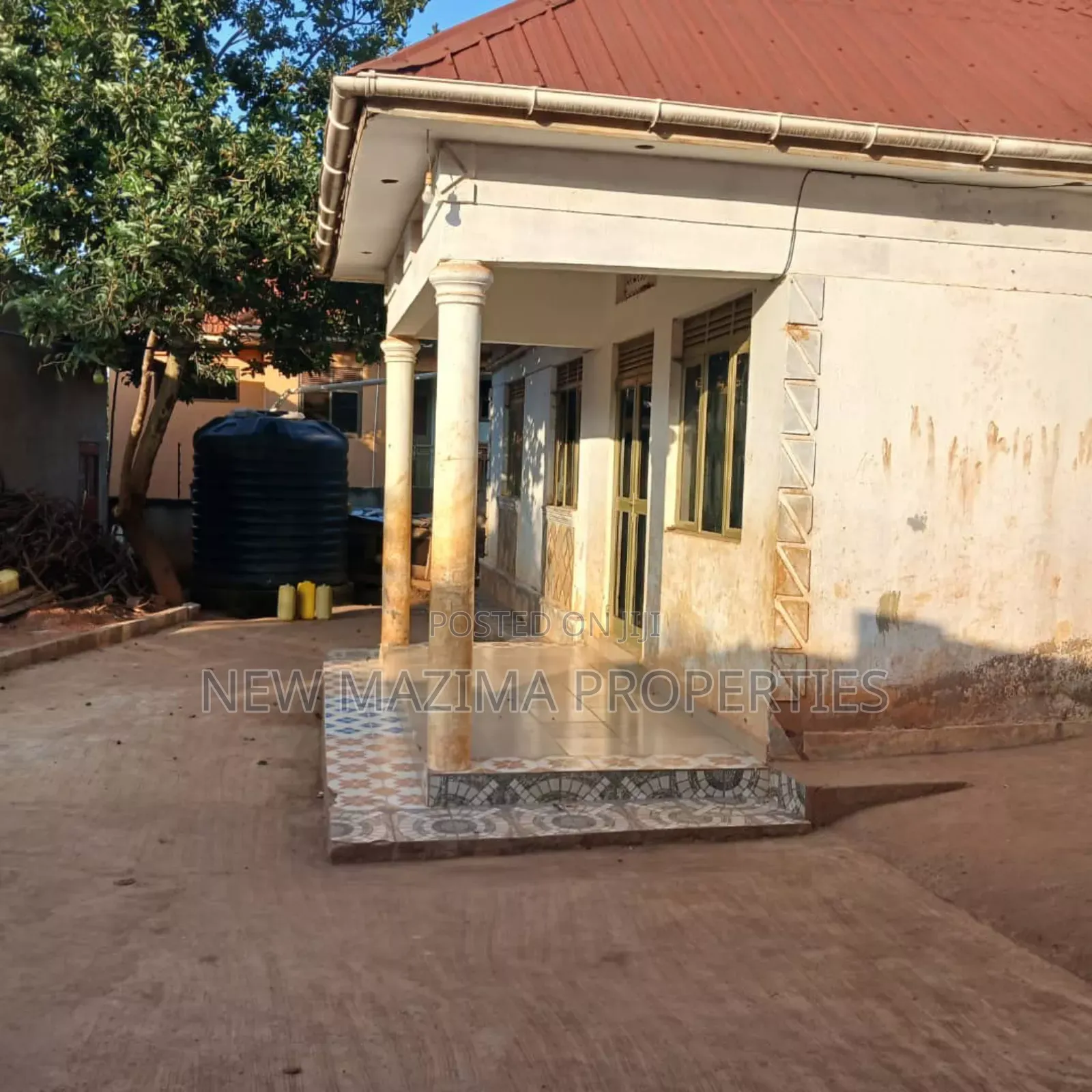 13bdrm Bungalow in Bwebajja Ntebe Rd, Central Division for sale