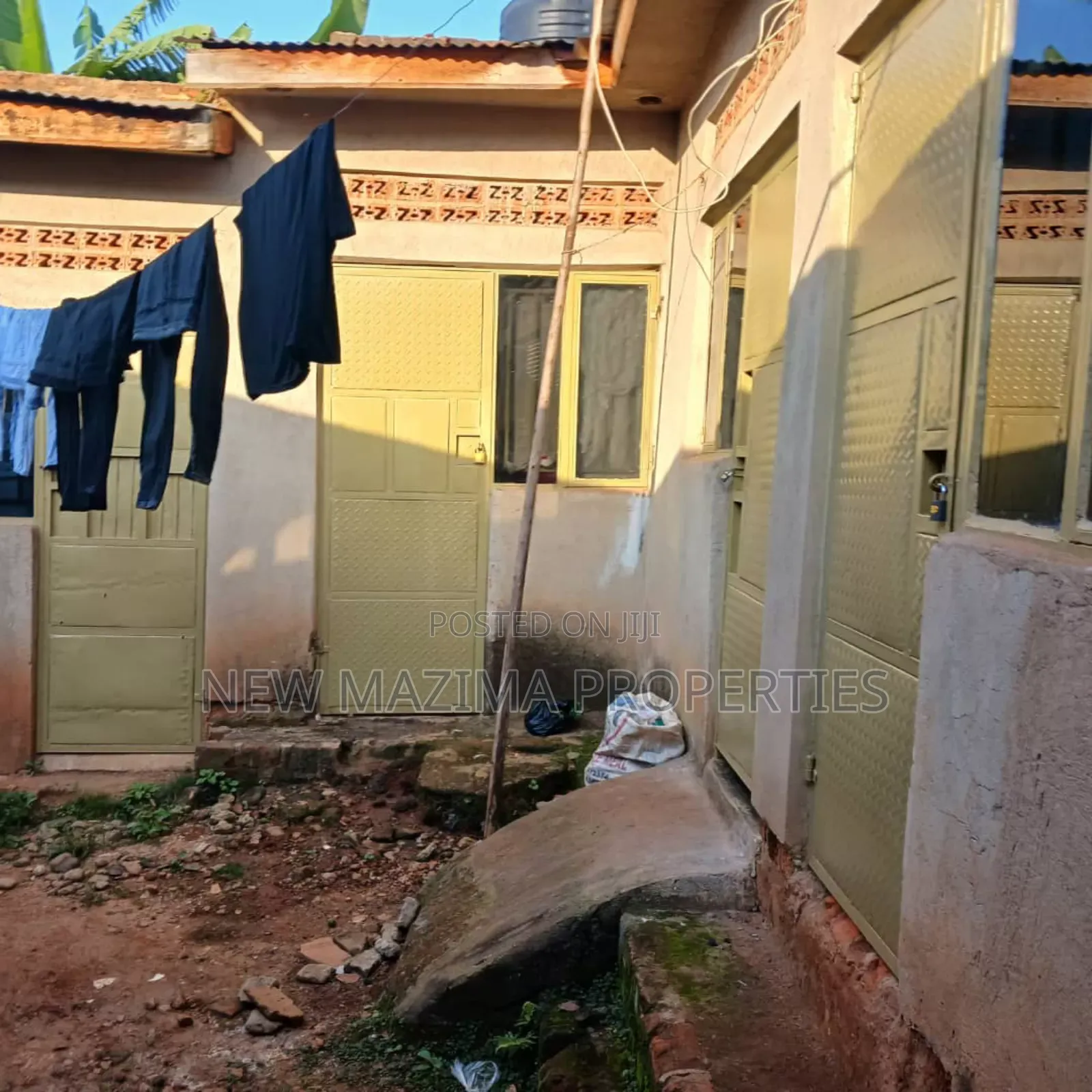 13bdrm Bungalow in Bwebajja Ntebe Rd, Central Division for sale