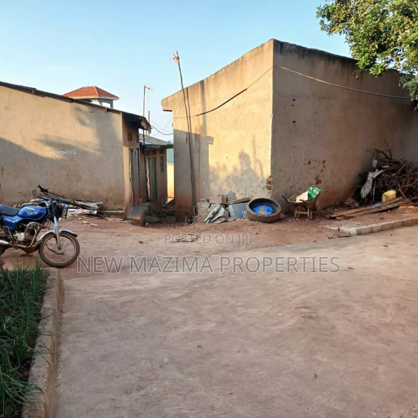 13bdrm Bungalow in Bwebajja Ntebe Rd, Central Division for sale