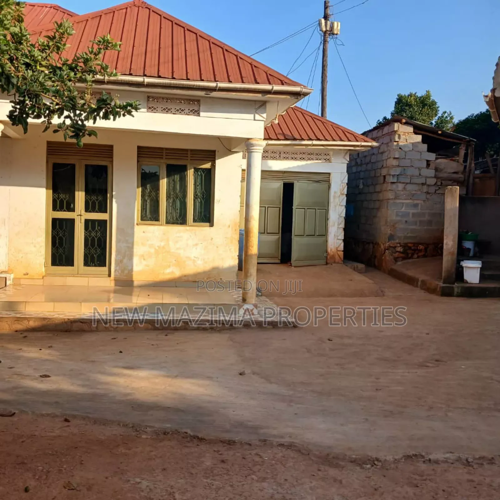 13bdrm Bungalow in Bwebajja Ntebe Rd, Central Division for sale