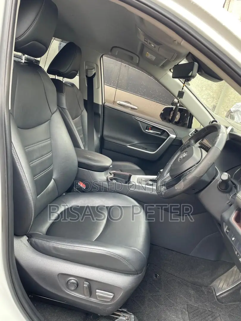 Toyota RAV4 2019 White