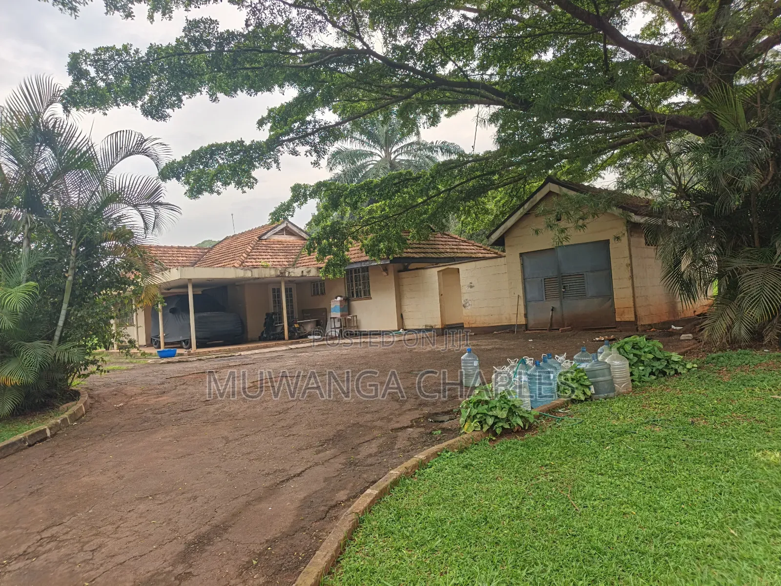 1acre on Quick Sale in Kololo