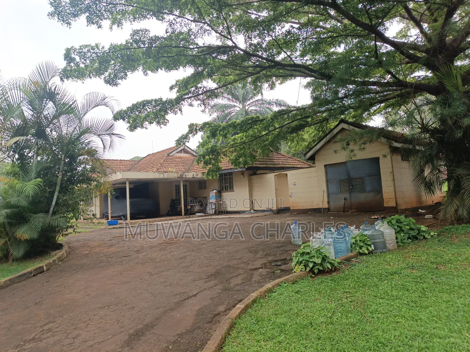 1acre on Quick Sale in Kololo