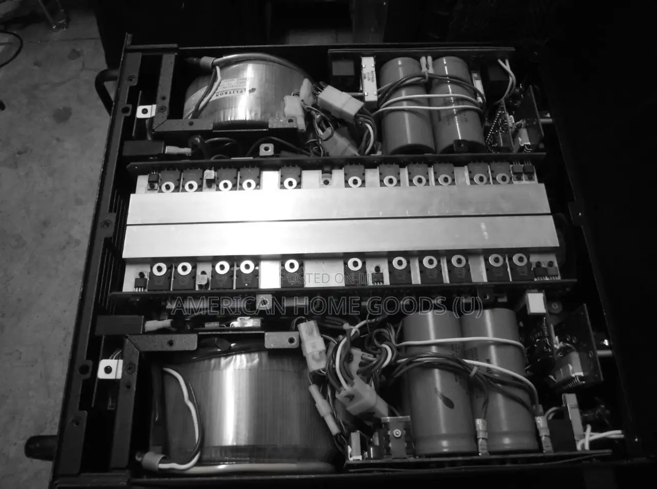 Heavy Duty Crest Audio 10004 Power Amplifier 4-Channels for Heavy Bass