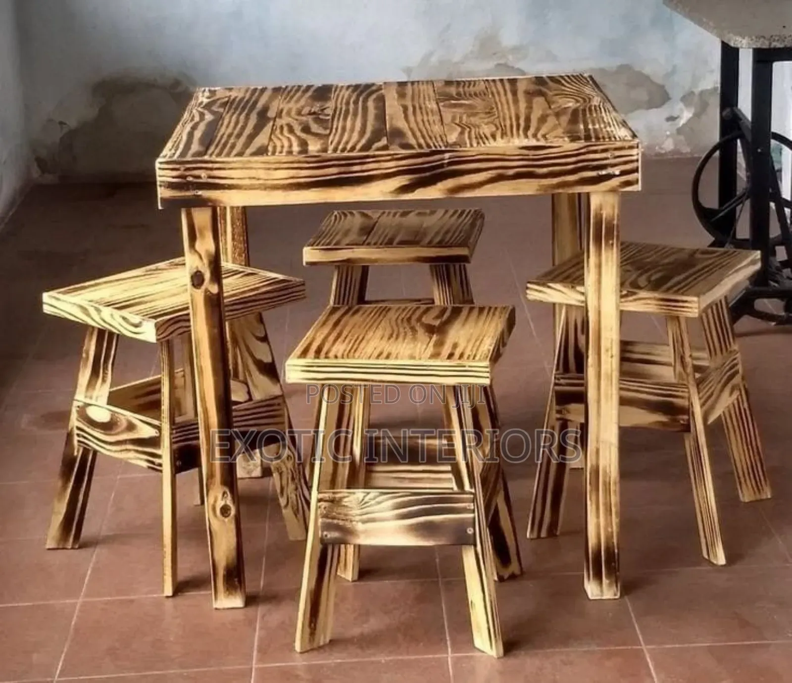 Pallet Chairs and Table Call