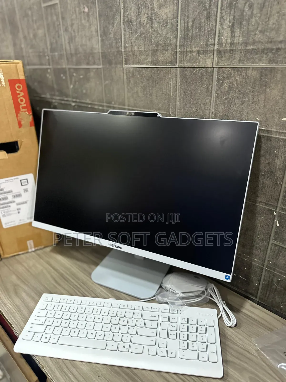 New Lenovo Ideacentre AIO 330 8GB Intel Core I3 SSD 512GB