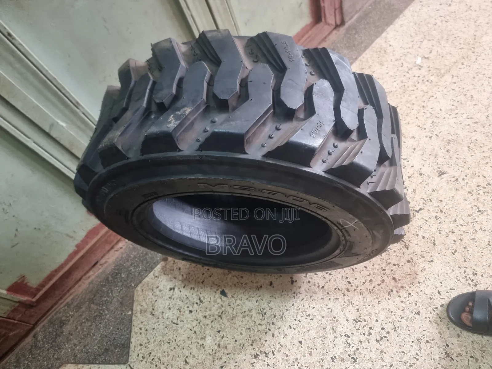 10-16.5 Tyres for Forklift Machines.