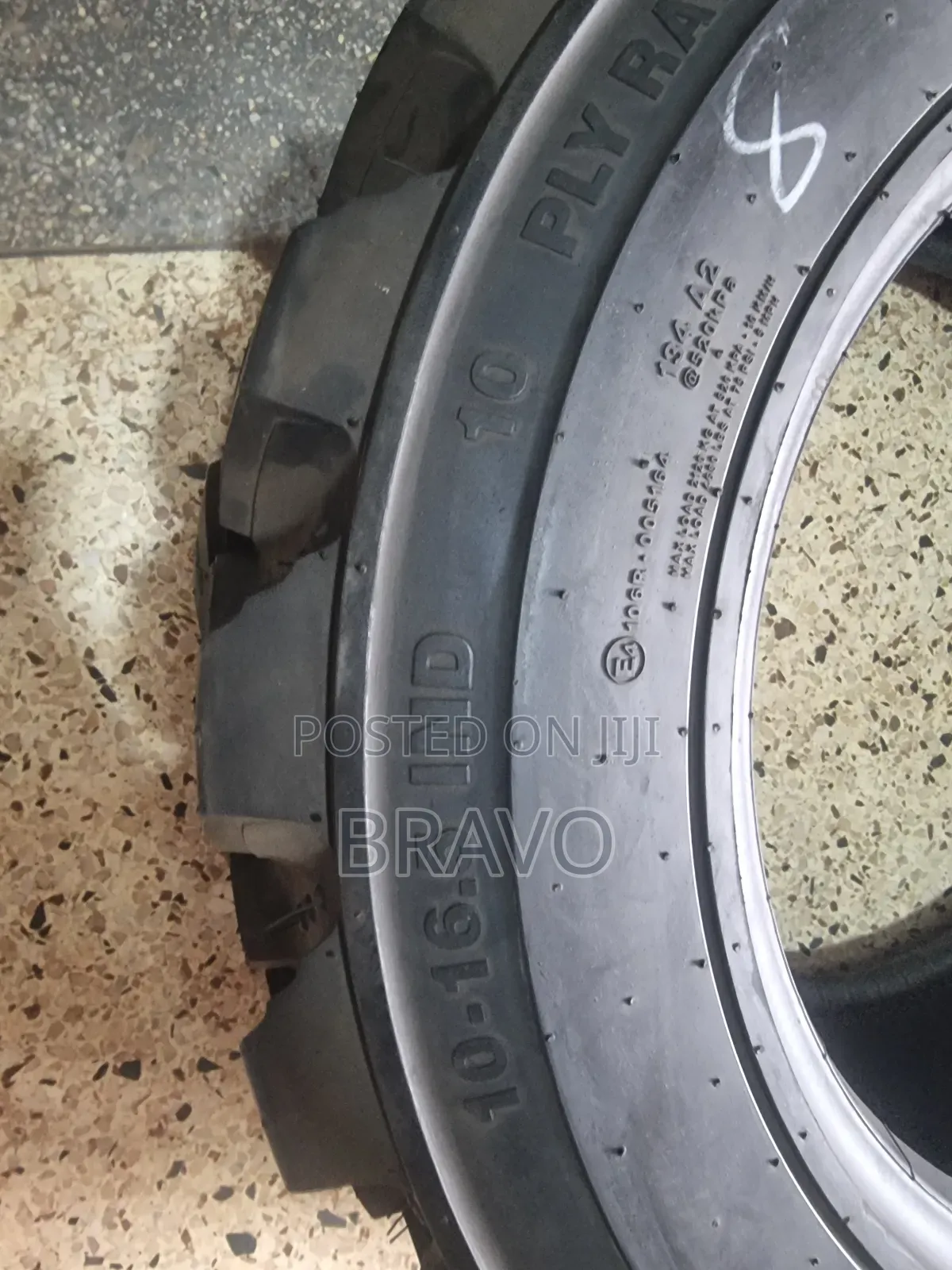 10-16.5 Tyres for Forklift Machines.