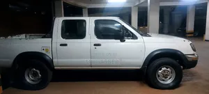 Nissan DoubleCab 1998 White