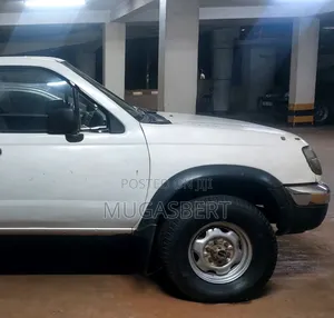 Nissan DoubleCab 1998 White