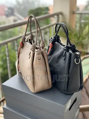 Annie Handbag (Taupe Black)