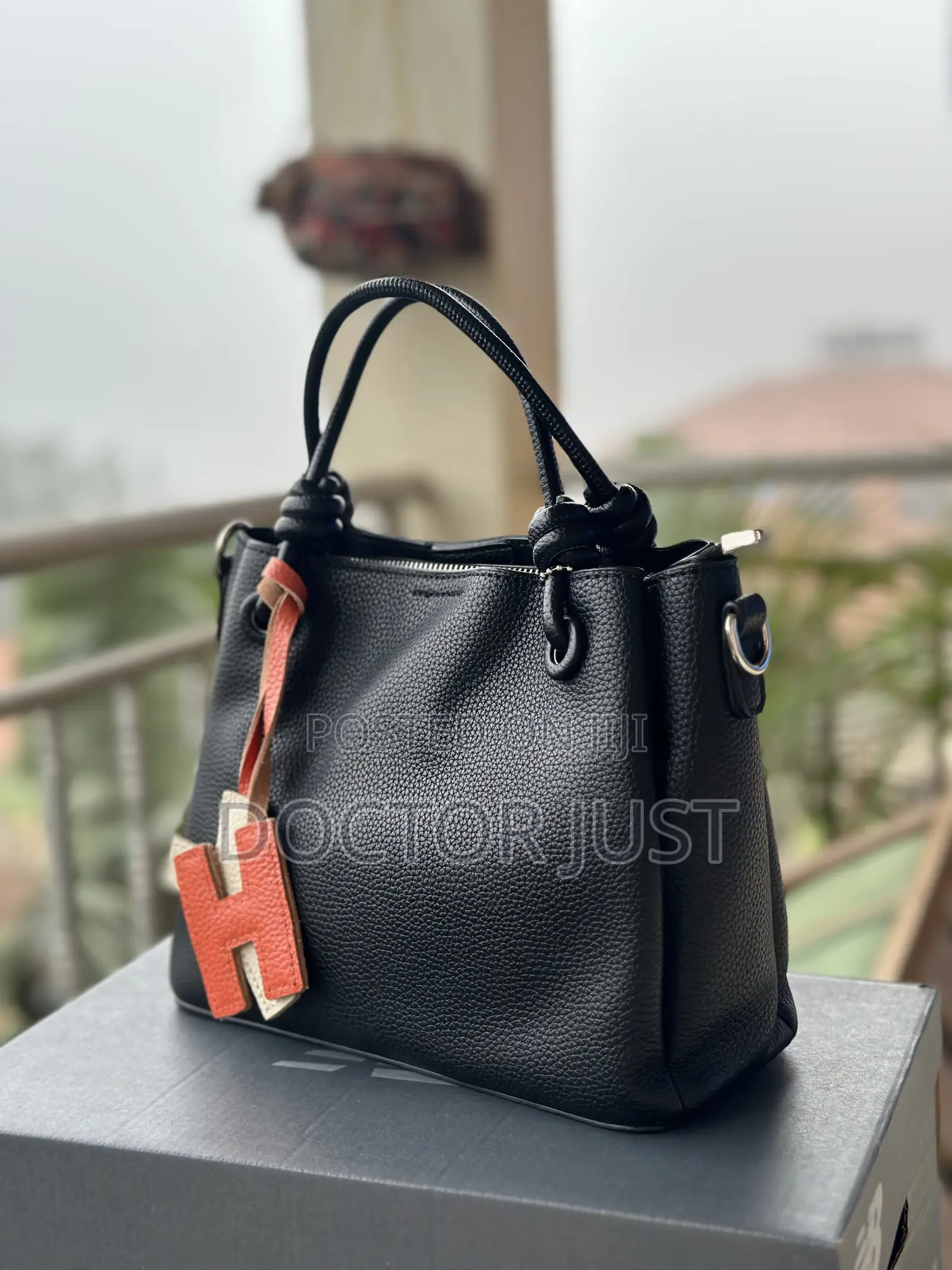 Annie Handbag (Taupe Black)