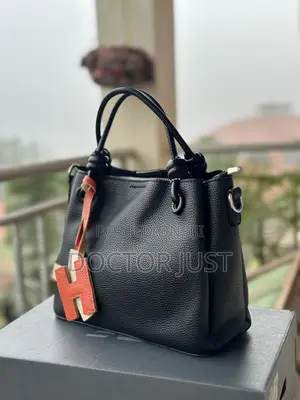 Annie Handbag (Taupe Black)