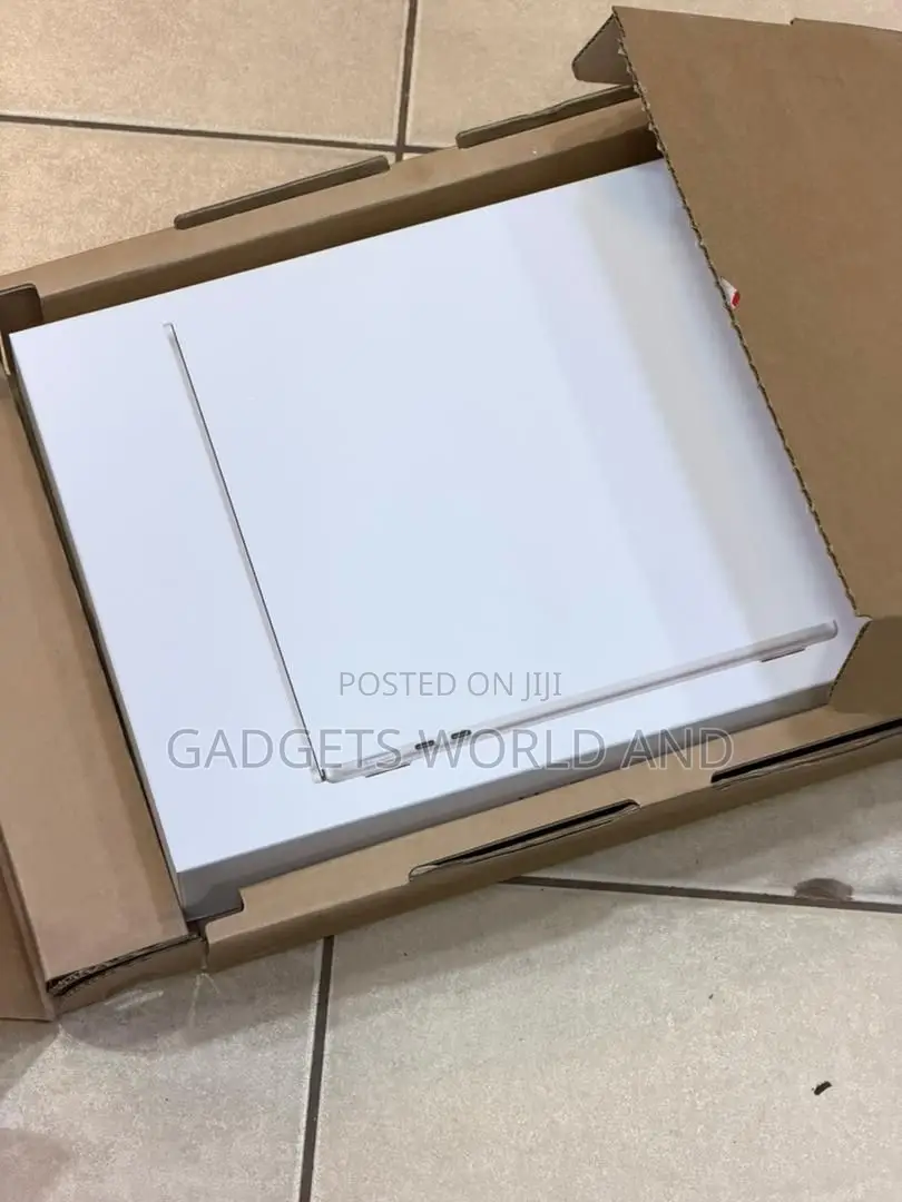 New Laptop Apple MacBook Air 2025 M4 13-Inch 16GB Apple M4 SSD 256GB