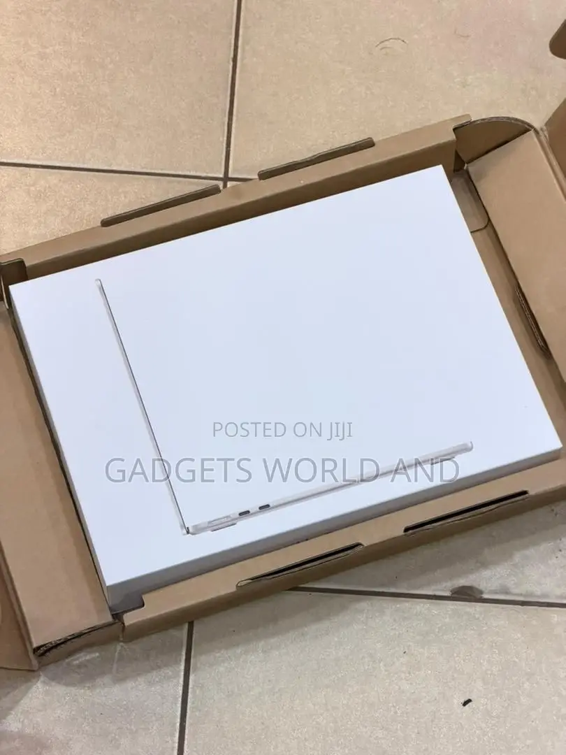 New Laptop Apple MacBook Air 2025 M4 13-Inch 16GB Apple M4 SSD 256GB
