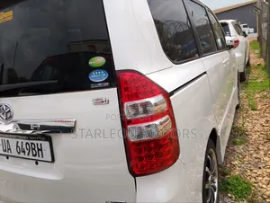 Toyota Noah 2.0 143hp AWD (8 Seater) 2011 White