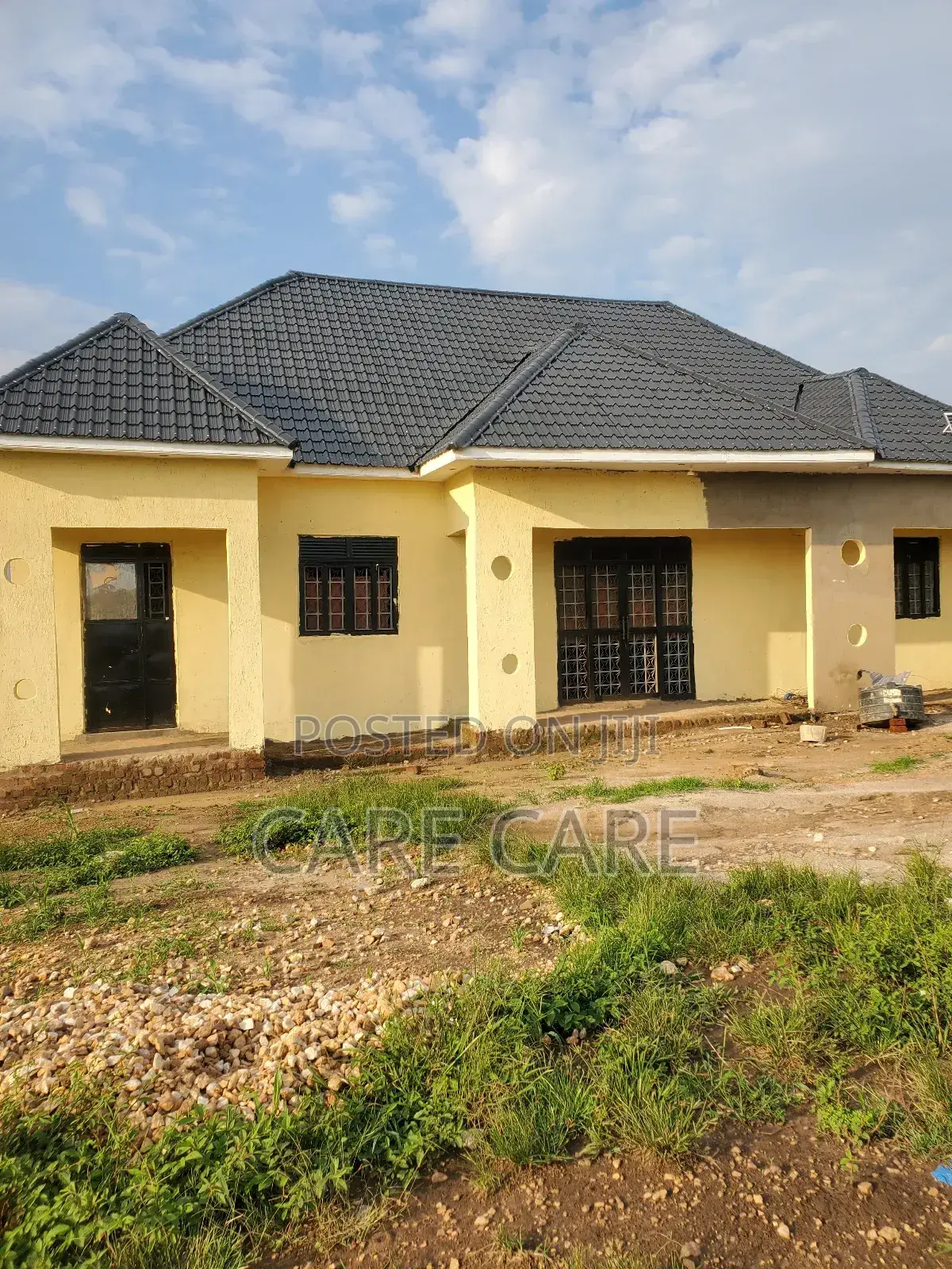 6bdrm Bungalow in Lutisi, Kakiri for sale