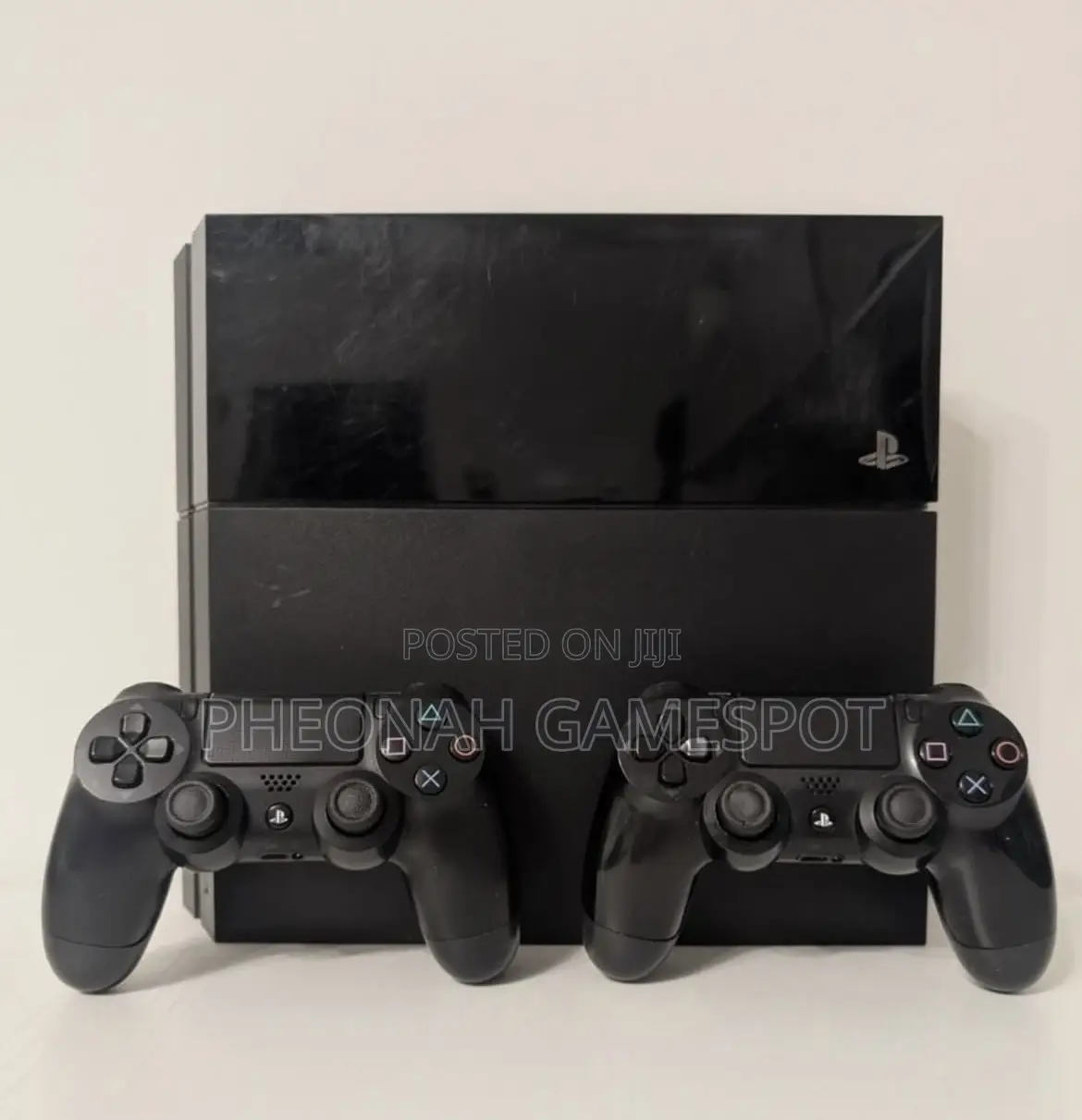 Ps4 Strong Performance System, 2 Pads Included and 17 Games Loaded.