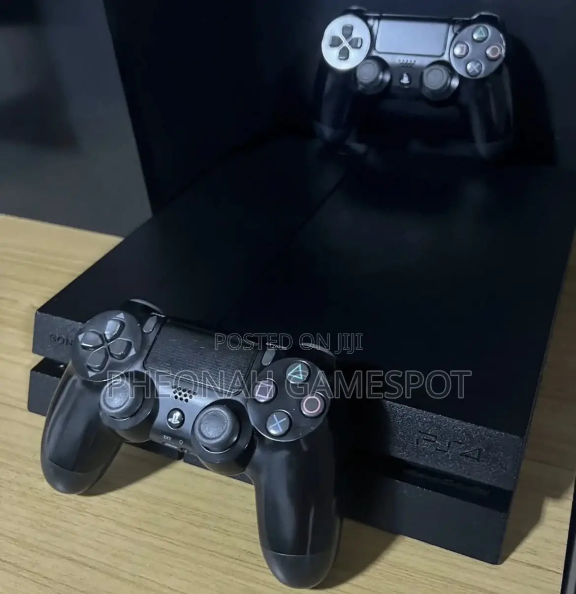 Ps4 Ultimate Home Gaming Package, 2 Pads Plus 13 Installed Games.