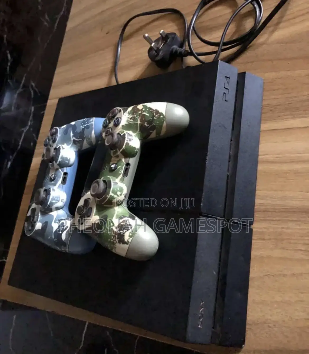 Ps4 Home Entertainment System, 2 Pads Included With 18 Games.