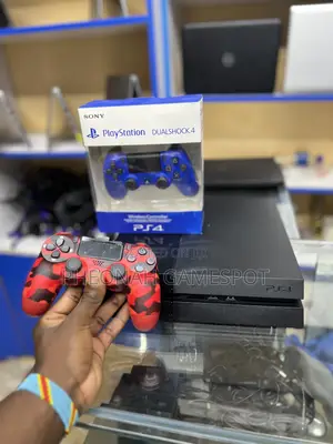 Ps4 Immersive Play Console With 2 Controllers and 11 Games Inside.