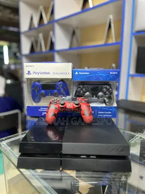 Ps4 Reliable Home Gaming Console With 2 Controllers and 14 Games