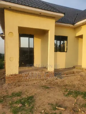 6bdrm Bungalow in Lutisi, Kakiri for sale