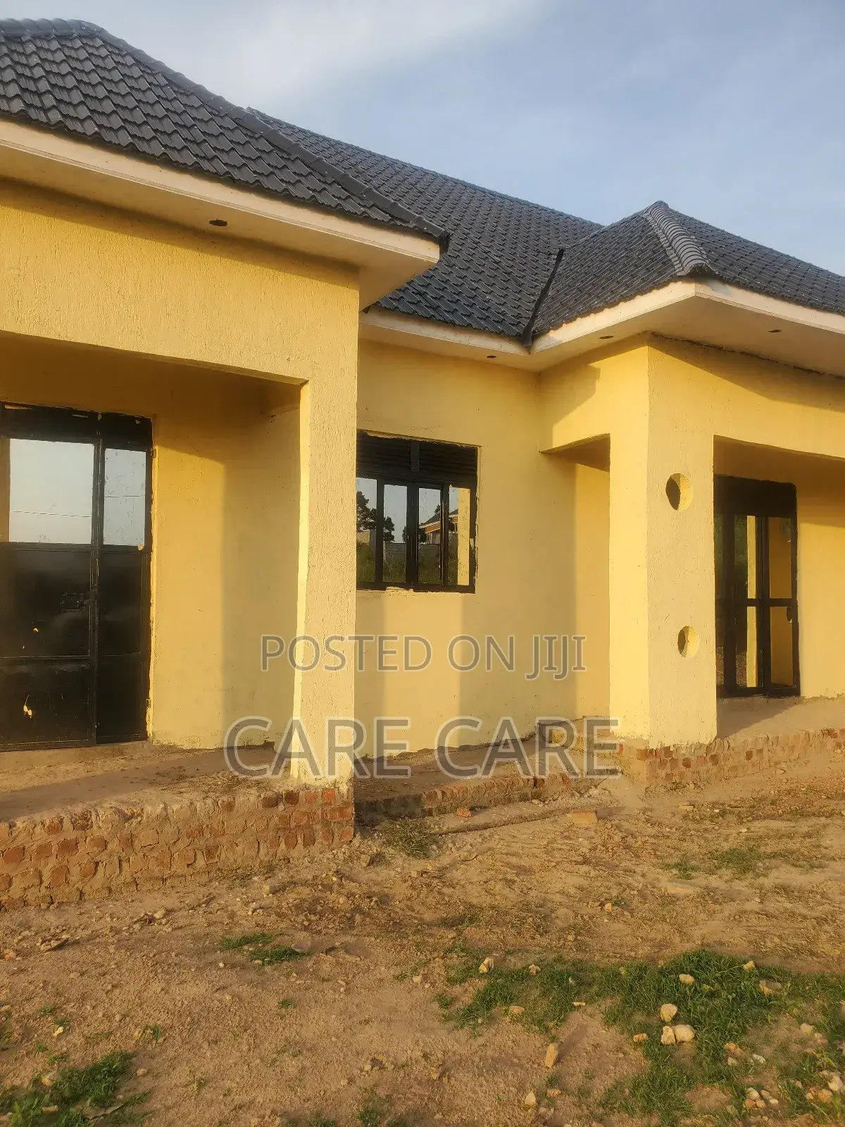 6bdrm Bungalow in Lutisi, Kakiri for sale