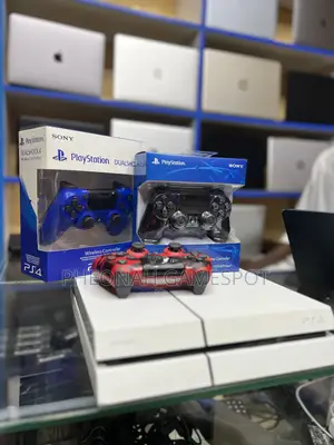Ps4 Ultimate Gaming Solution With 2 Controllers and 14 Games.