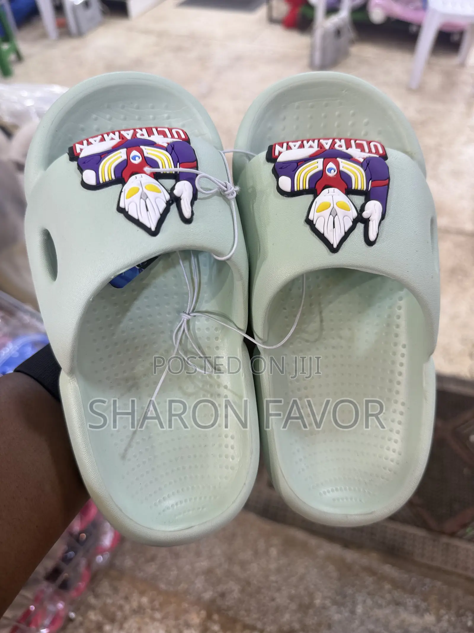 Utraman Slip On