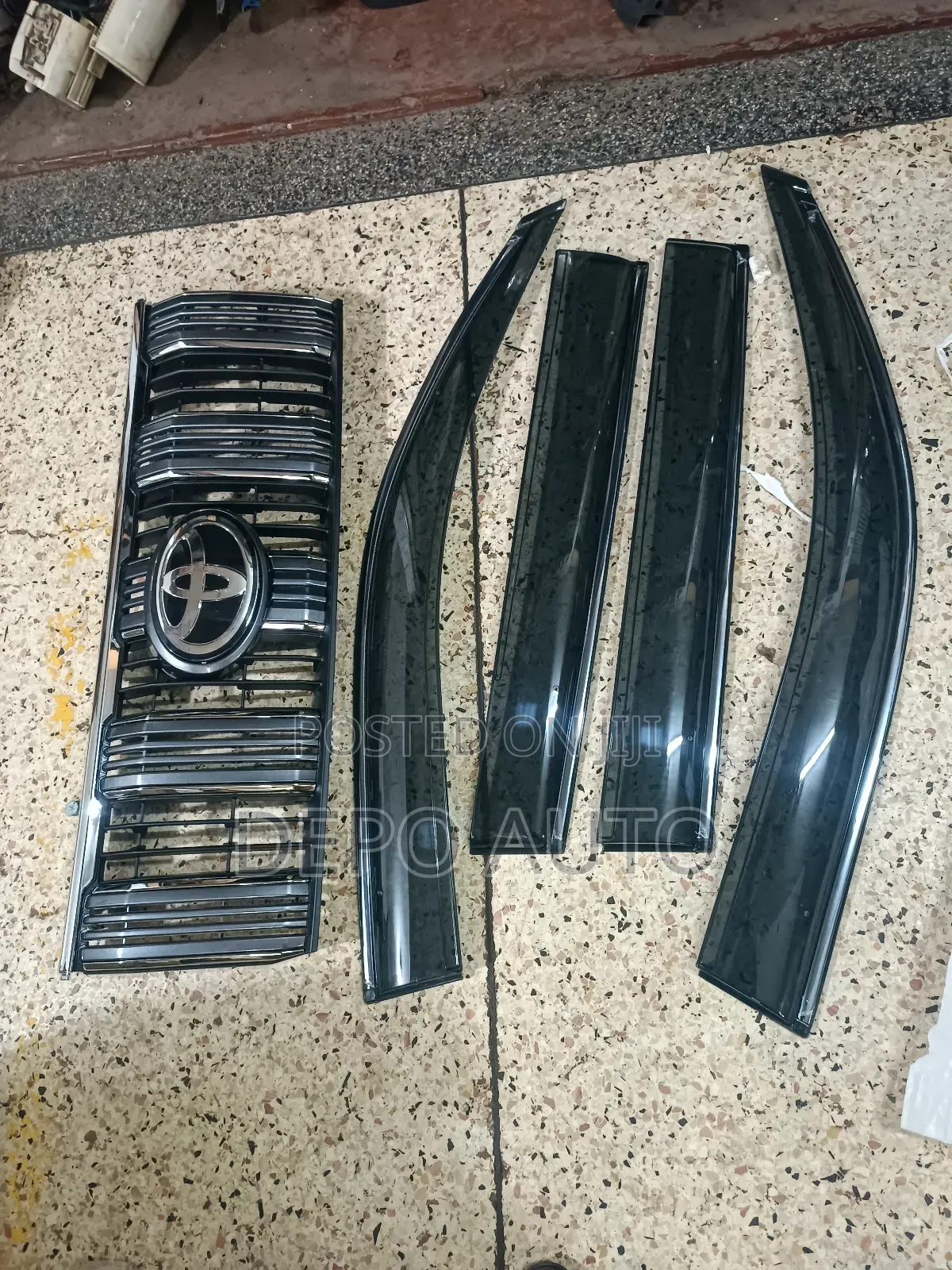 Prado Tx Fj150 2018 Grille With Rain Guards