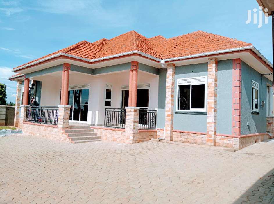 Dazzling Kiiira House For Quick Sell