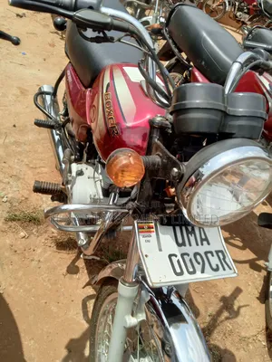 Bajaj Boxer 100 2025 Red