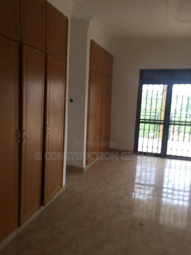 5bdrm House in K.Estate Stand-Alone, Nakawa for sale