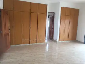 5bdrm House in K.Estate Stand-Alone, Nakawa for sale