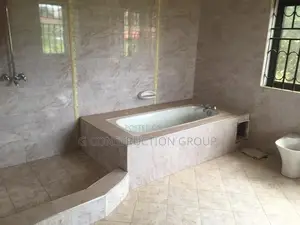 5bdrm House in K.Estate Stand-Alone, Nakawa for sale